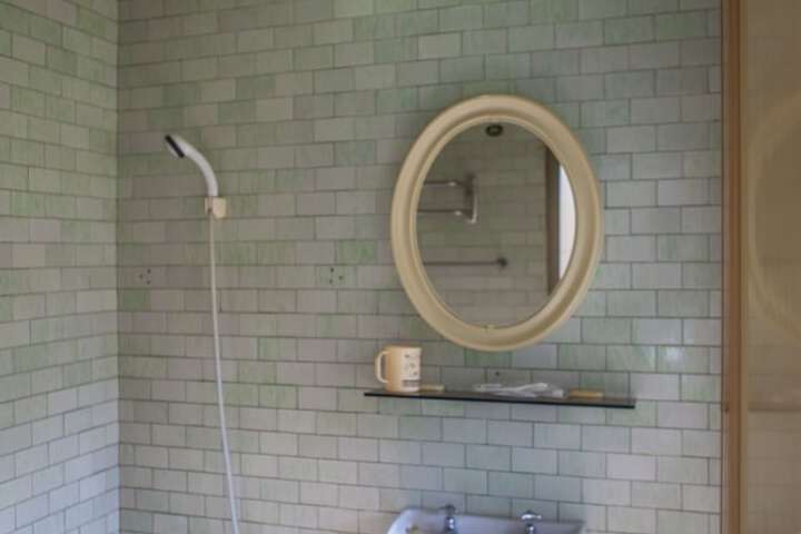 Room 8 of 10