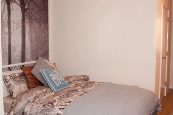 Room 2 of 8