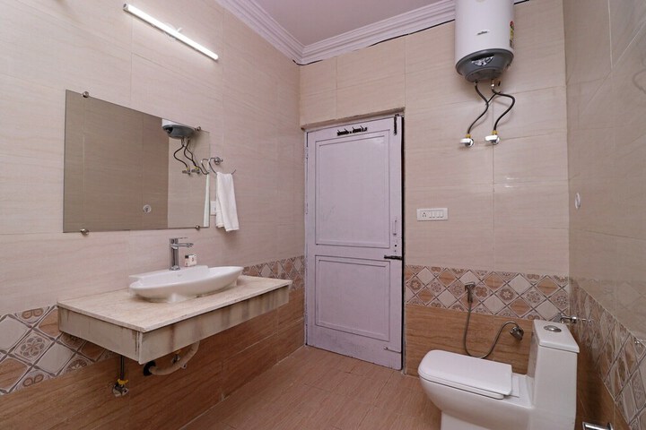Room 30 of 34