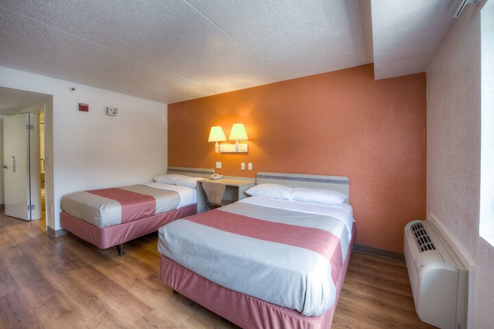 2 Double Beds (1 of 16)