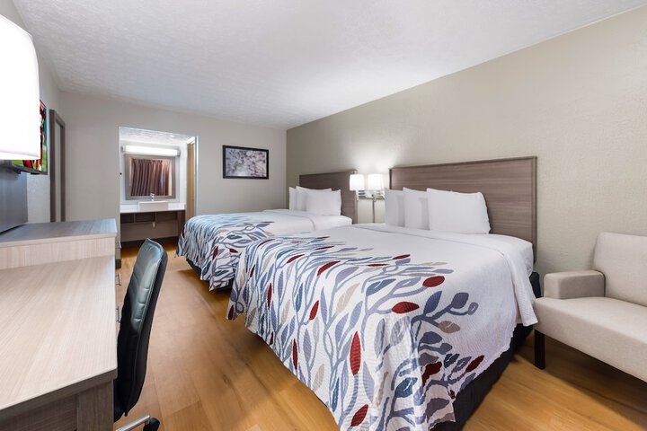 2 Queen Beds (4 of 9)