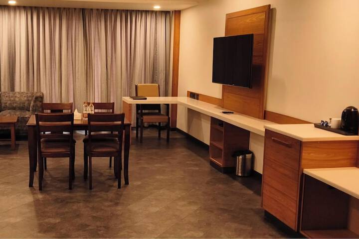 Room 16 of 80