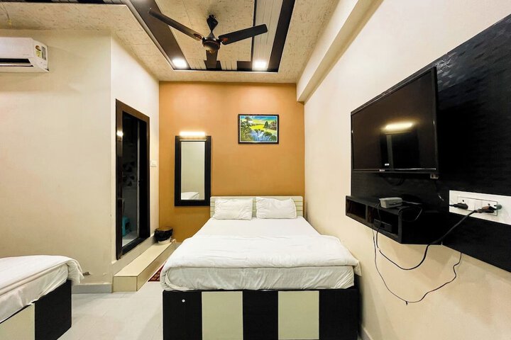 Room 12 of 16