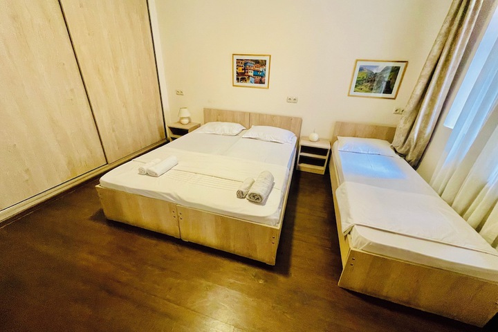 Room 18 of 146