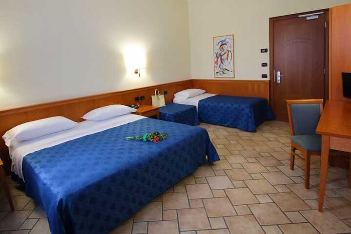 Room 12 of 120