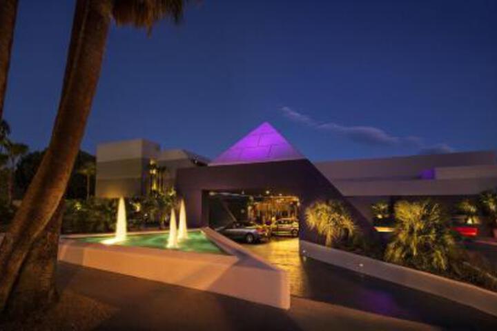 Hotel 11 of 51