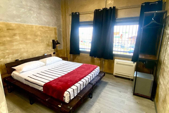 Room 6 of 52