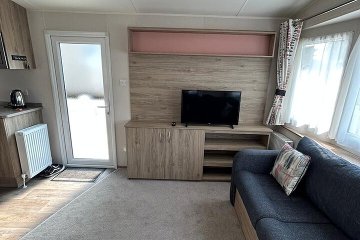 Room 5 of 12