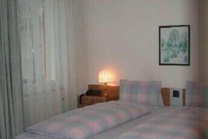 Room 8 of 42
