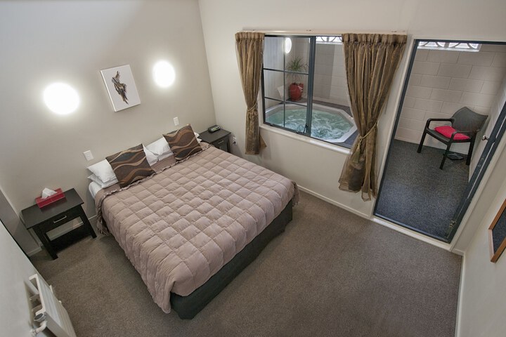 Room 3 of 52