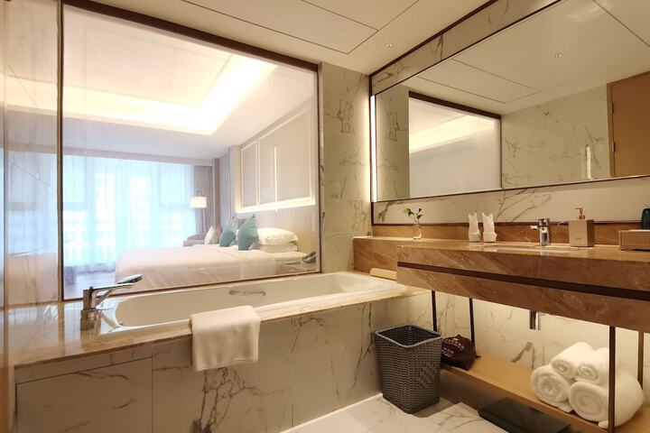 Room 13 of 28