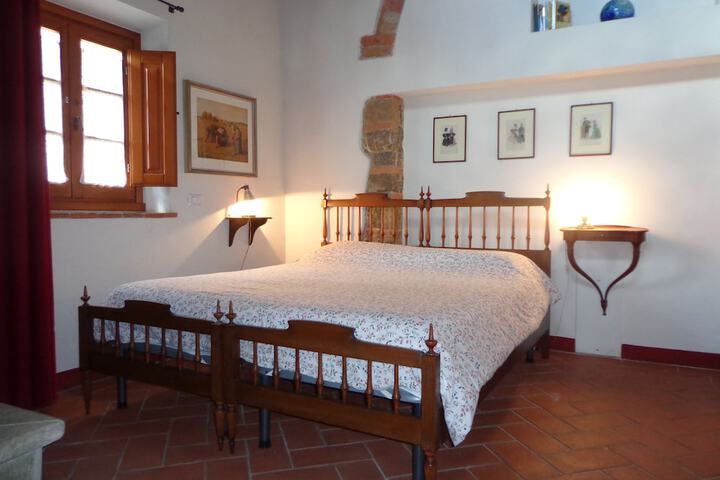 Room 2 of 38