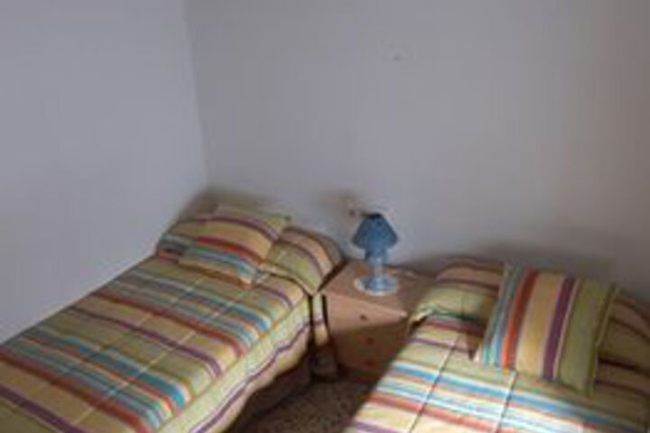 Room 10 of 33