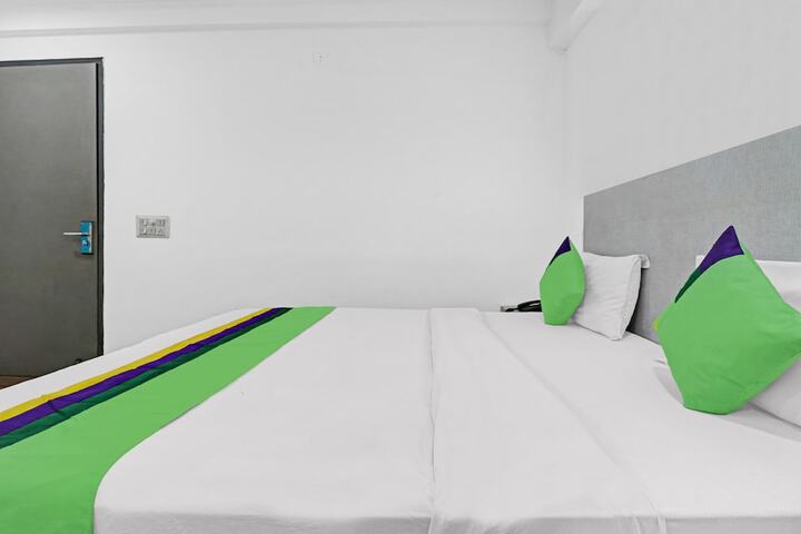 Room 14 of 30