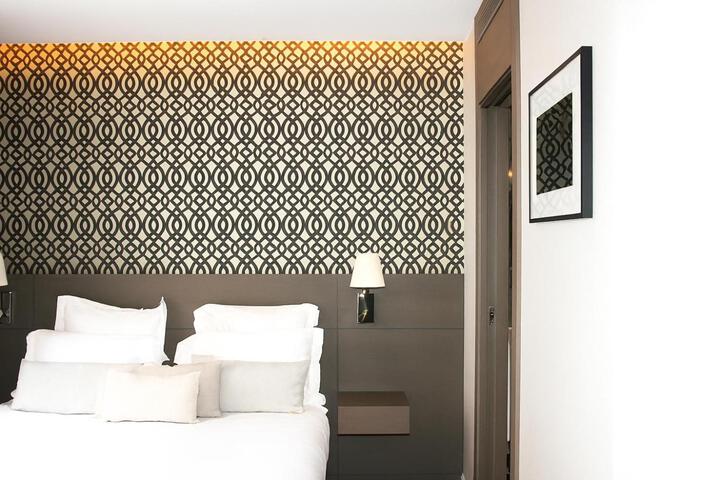 Room 32 of 84