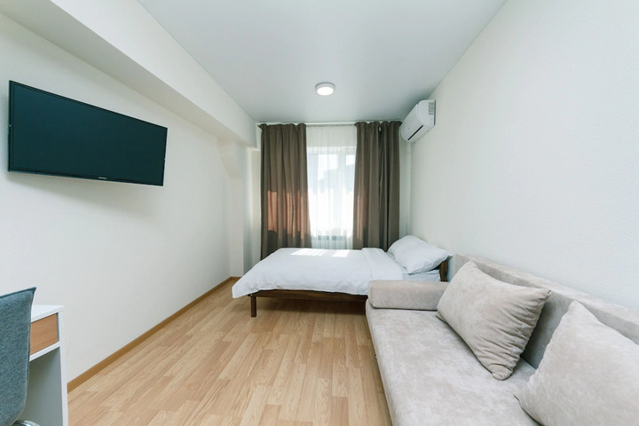 Room 8 of 10