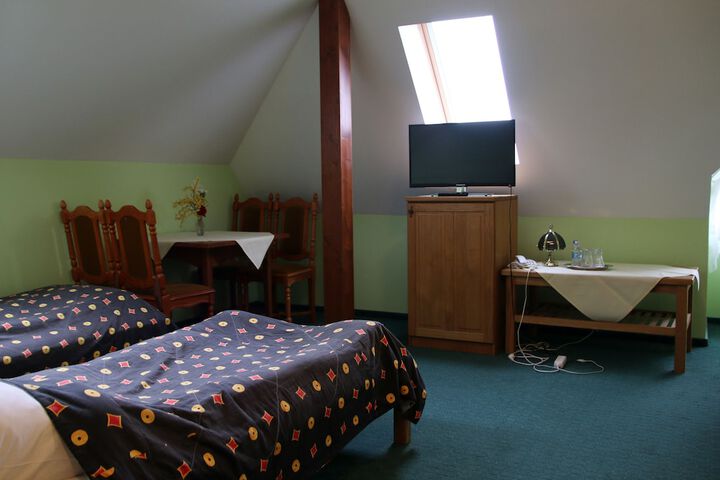 Room 10 of 101