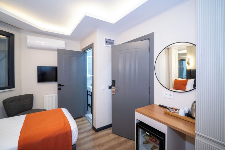Room 12 of 60
