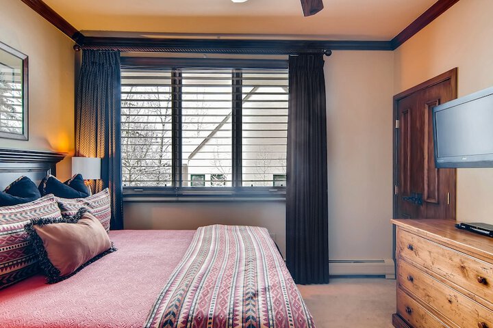 Room 29 of 210