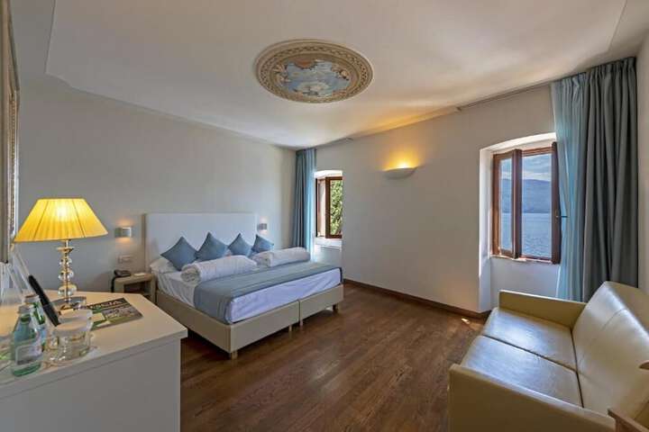 Room 2 of 37