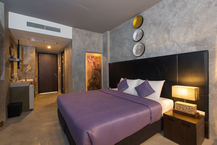 Room 83 of 196