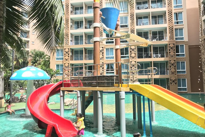 Hotel Pool