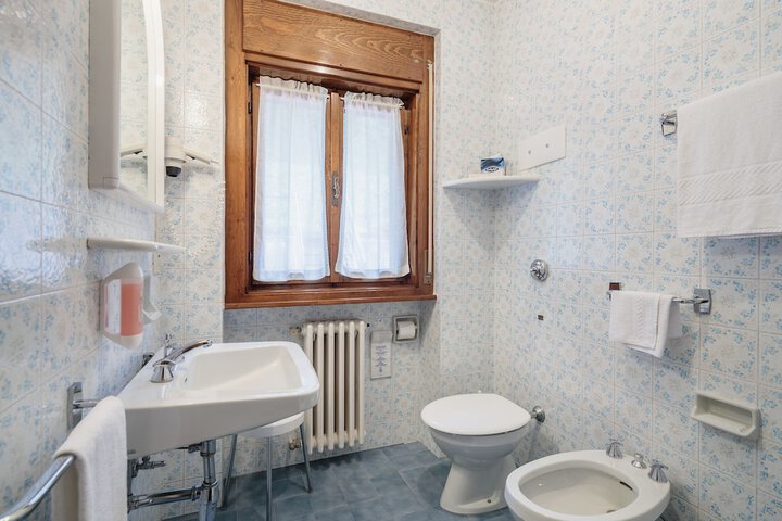 Room 17 of 44