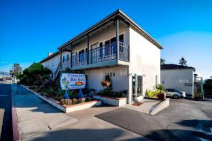 Crescent Bay Inn