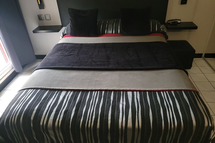 Room 35 of 143