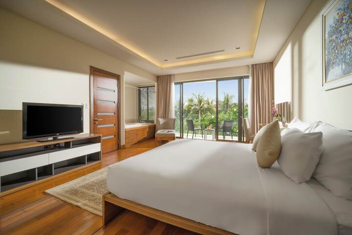 Room 53 of 183