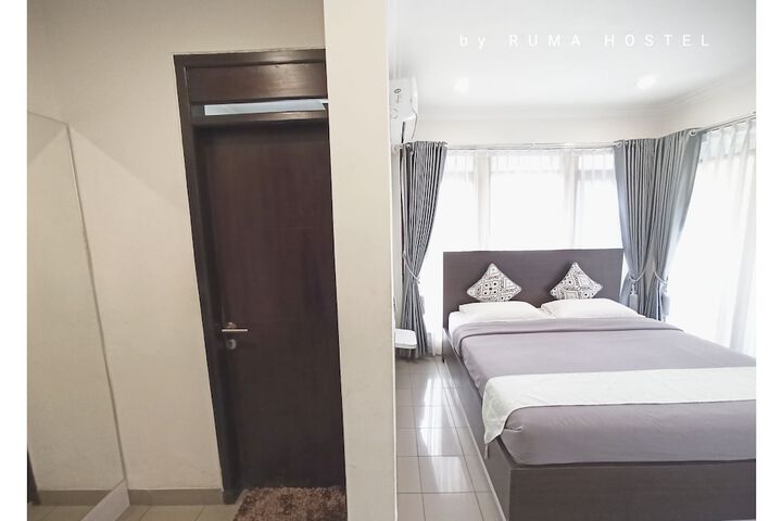 Room 28 of 49