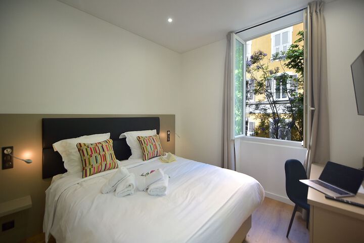 Room 5 of 28