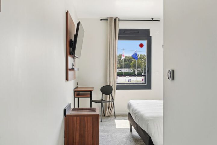 Room 12 of 28