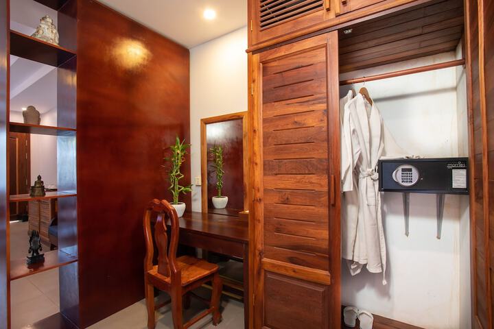 Room 14 of 151
