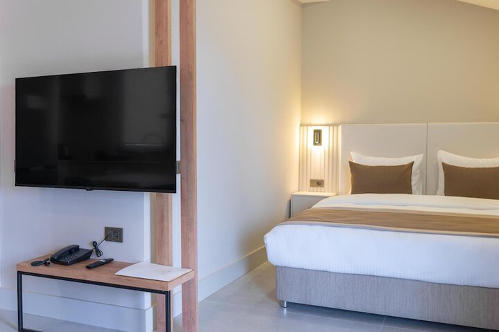 Room 8 of 43