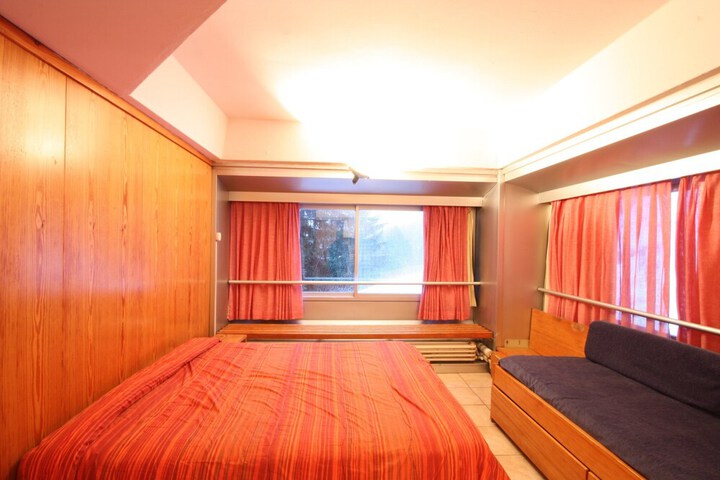 Room 2 of 74
