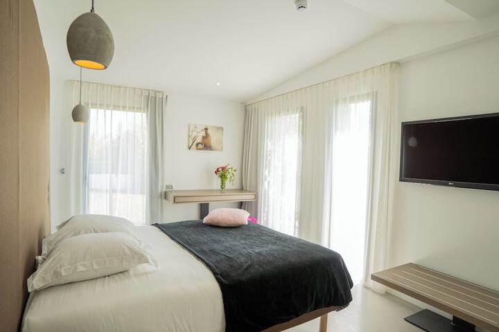 Room 5 of 35