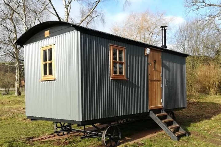 Gaggle of Geese Pub &  Shepherd Huts in Dorchester