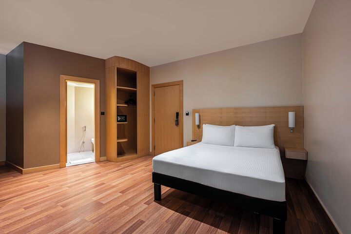 Room 15 of 74