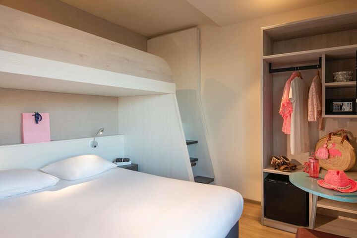 Room 26 of 60