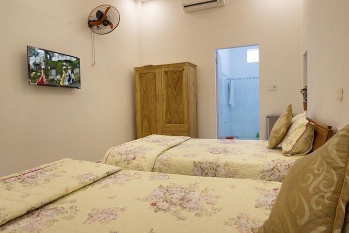 Room 2 of 9