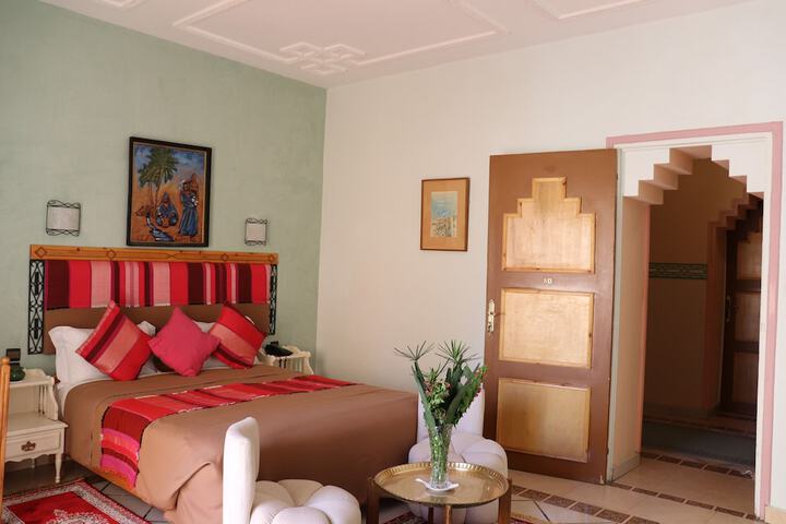 Room 16 of 38