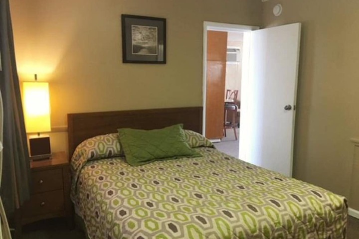 2 Bedrooms Suite King and Queen Bed Partial Ocean View Sofa (6 of 8)