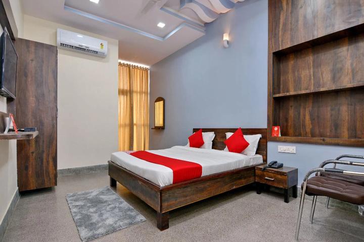 Room 3 of 12