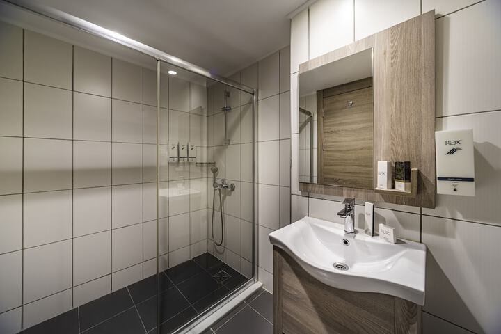 Clean Restrooms