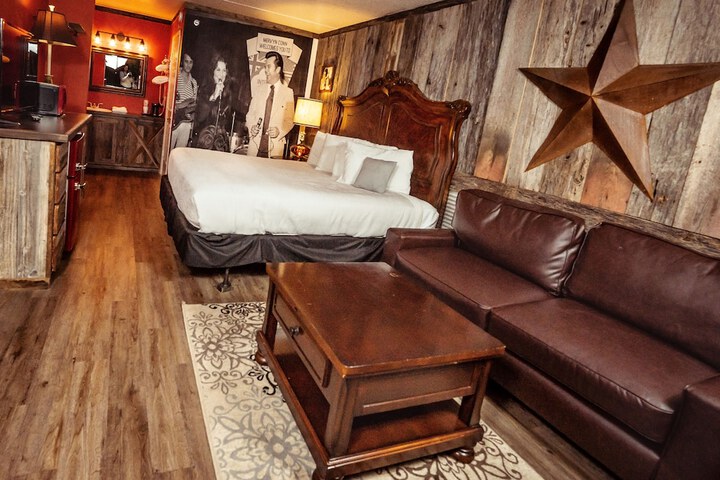 Room 12 of 83