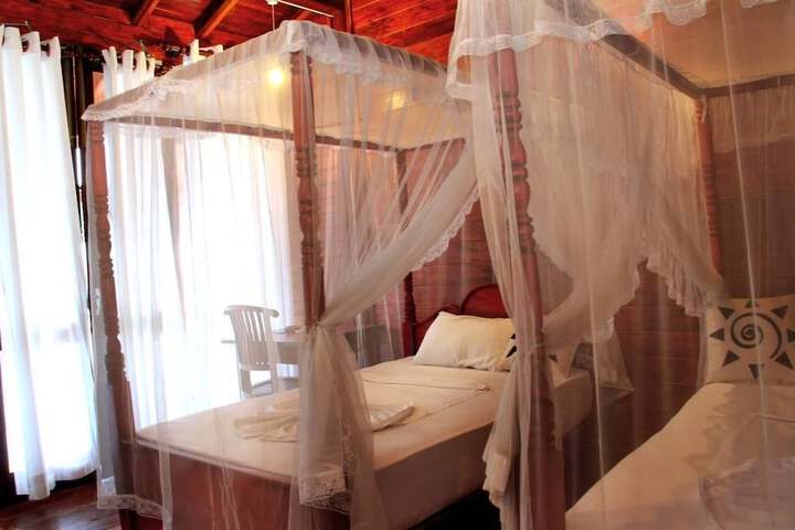 Room 7 of 8
