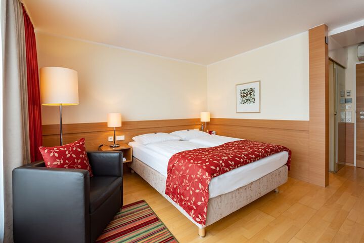Room 7 of 39