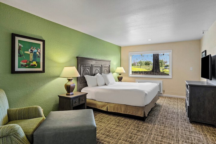 Room 6 of 30