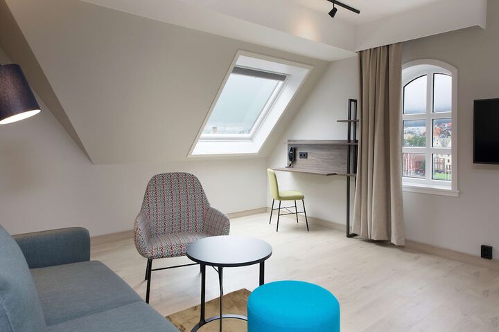 Room 50 of 63